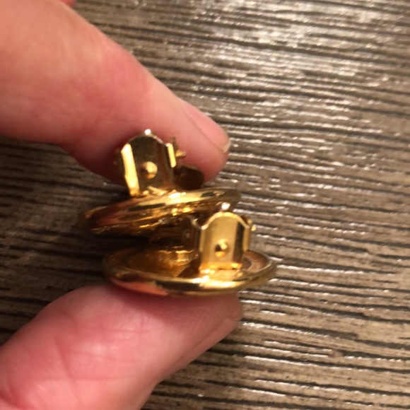 Vintage Swirl Rhinestone Clip Earrings - Picture 6 of 13